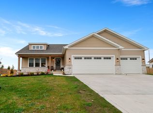 528 Scenic View Ave, Valparaiso, IN 46385