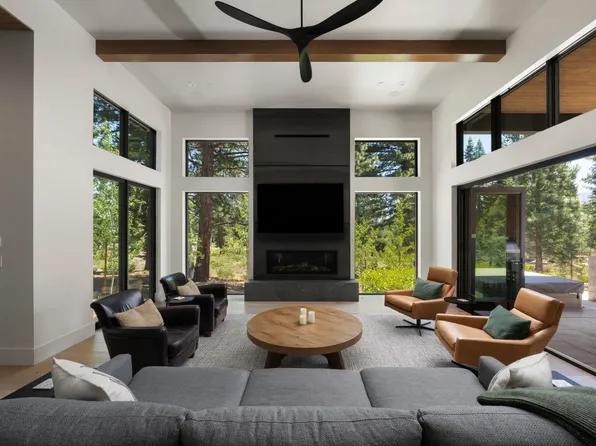9290 Brae Rd, Truckee, CA 96161