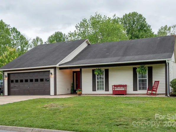 1036 Thorncrest Dr, Fletcher, NC 28732