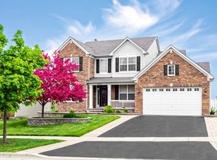 950 Galena Dr, Volo, IL 60073