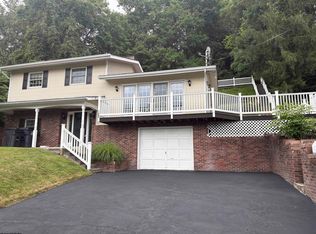 825 Augusta Ave, Morgantown, WV 26501