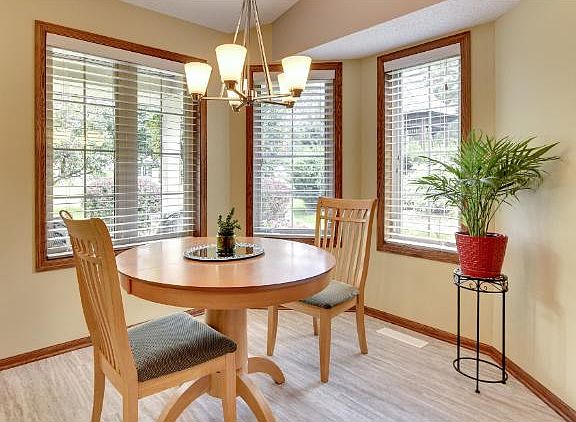 2nd image of 1083 Harriet Ln