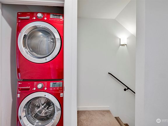 4th image of 3309B Claremont Ave S #B