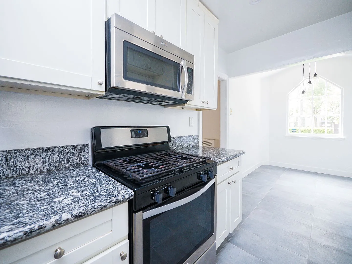 Charming 1926 Tudor Cottage 2BR/2.5BA w/ Yard, Washer/Dryer & Gated Parking! — Photo 2