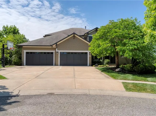 9511 W 161st Ter, Overland Park, KS 66085