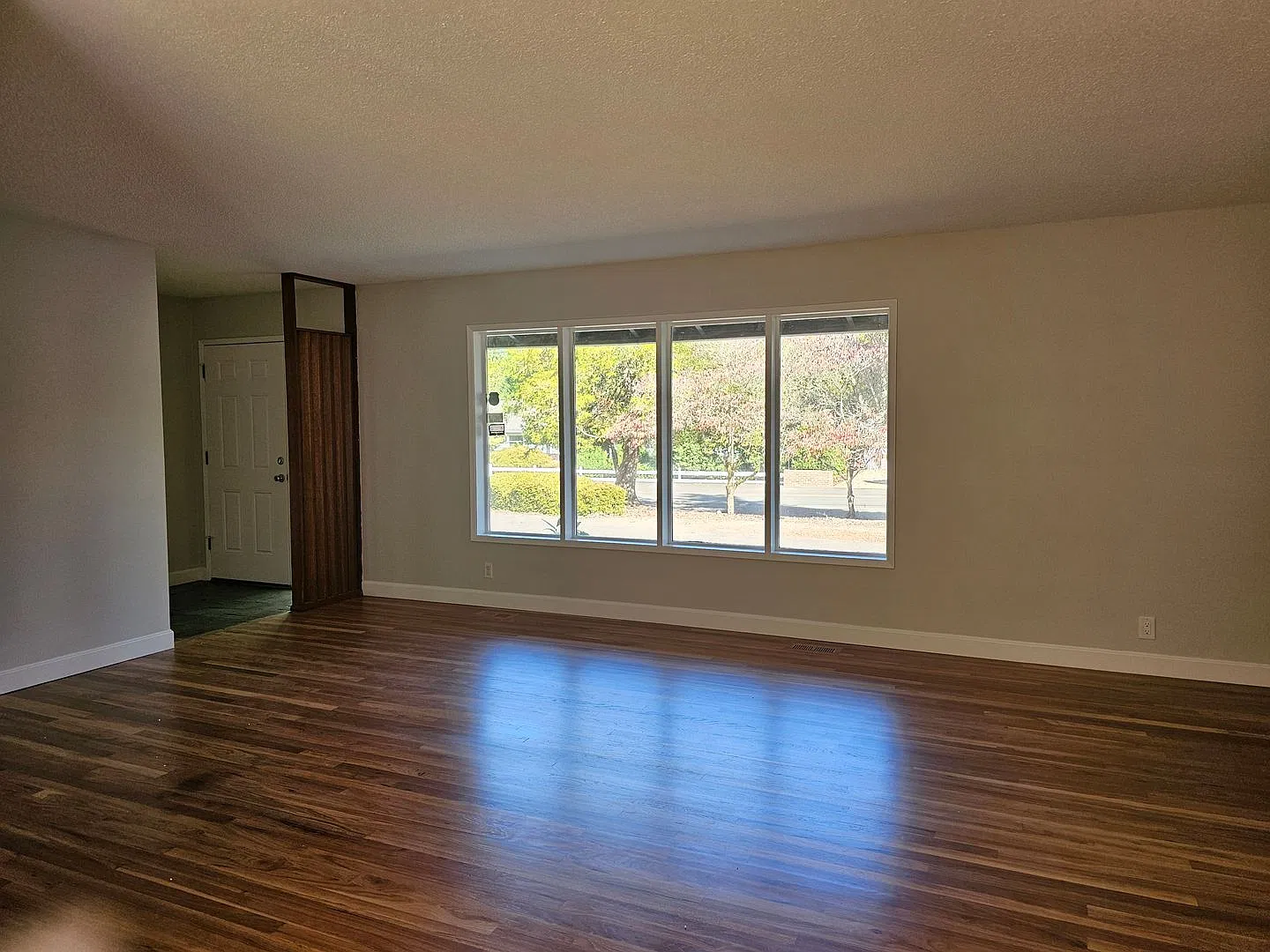 Single Level In Raleigh Hills - Remodeled 3 Bedrooms, 2 Baths — Photo 2
