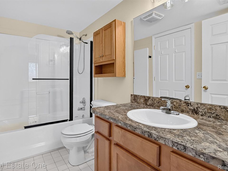 1655 Riverside Dr Apt 12, photo 12