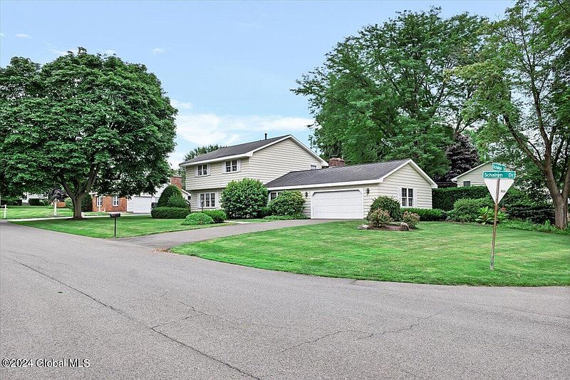3rd image of 4 Schalren Drive