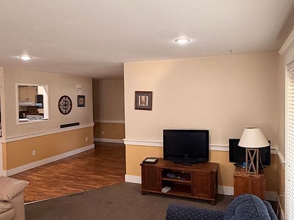 4th image of 1455 W Kimra St Room 9