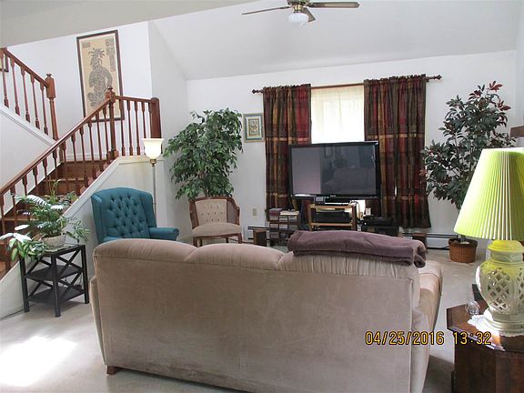 3rd image of 50 Acorn Hill Ln