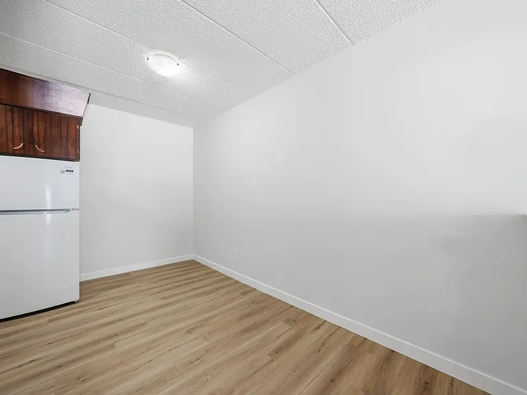 27 Vaughn St — Photo 11