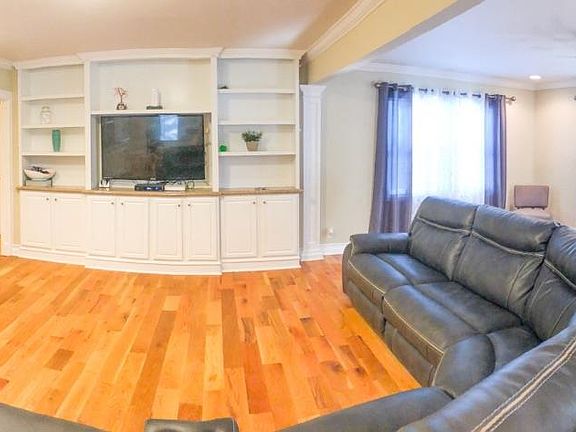 5th image of 301 Leawood Dr