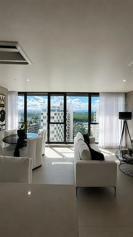 2 bed, 2.0 bath, 1321 sqft, $5,750 — Photo 4