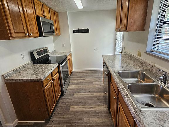 3rd image of 1314 N Lincoln St