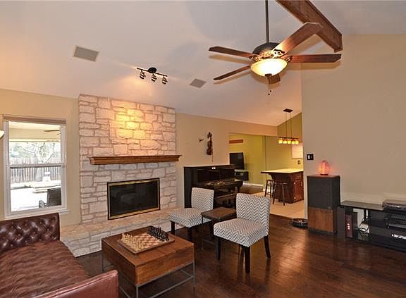 5th image of 900 Deepwood Dr