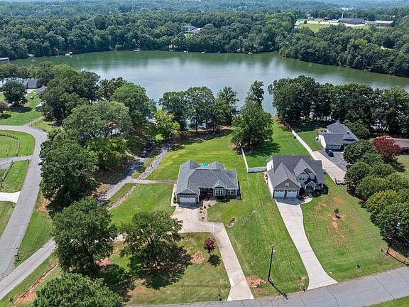 3rd image of 105 Michelle Dr