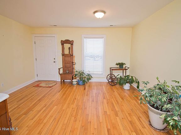 4th image of 307 Anita Forte Drive
