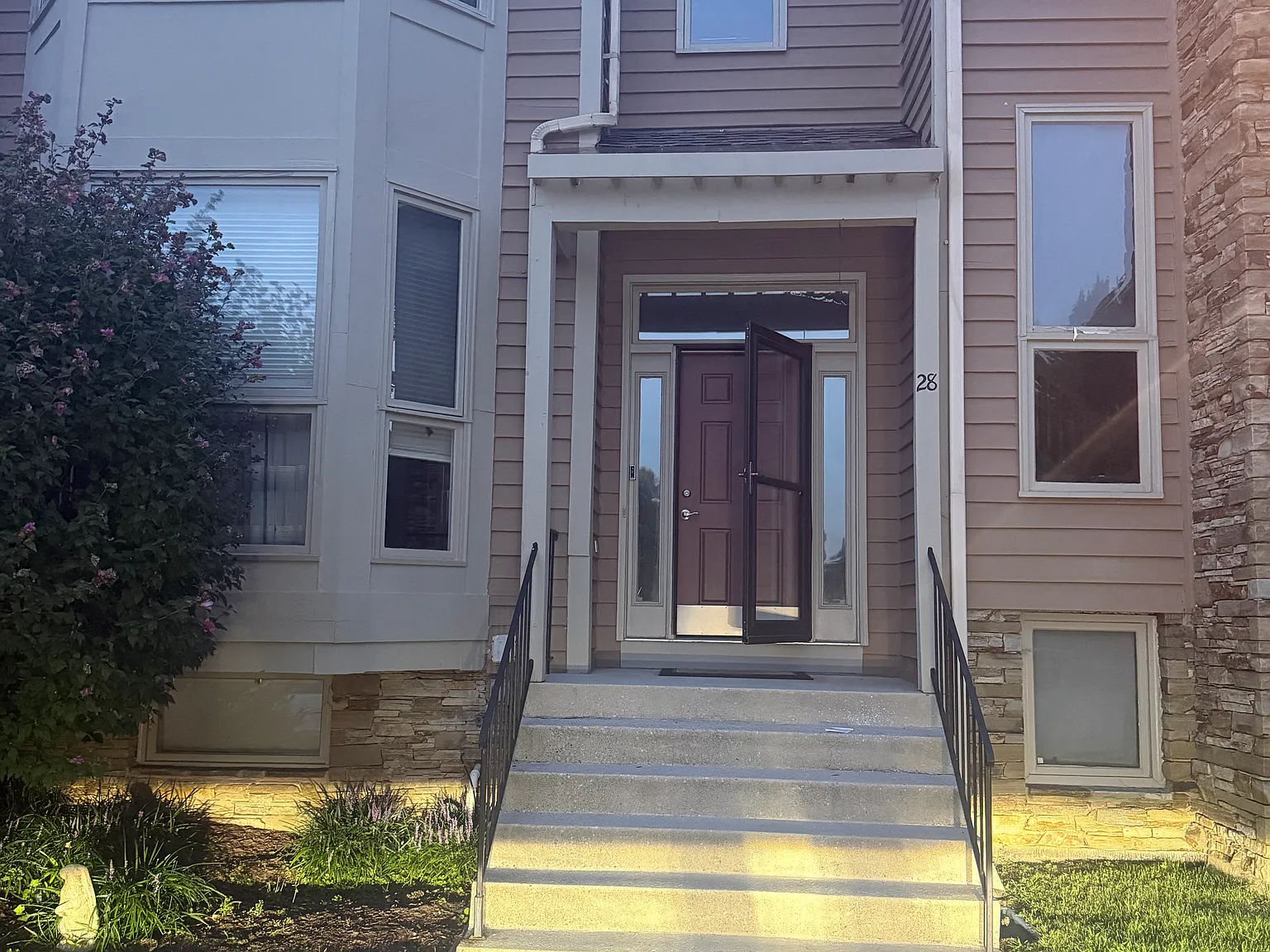 4 bed, 2300 sqft, $3,800 — Photo 2