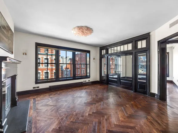 211 Elizabeth Street 5N image 2 of 10