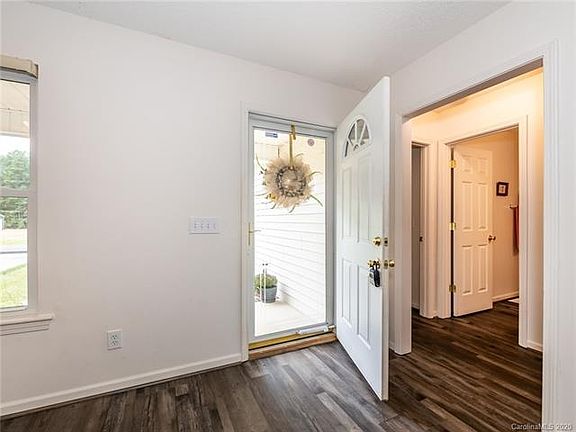 3rd image of 517 Elm St