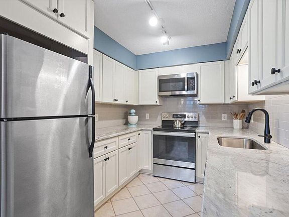 2nd image of 1008 Oak Lake Ct