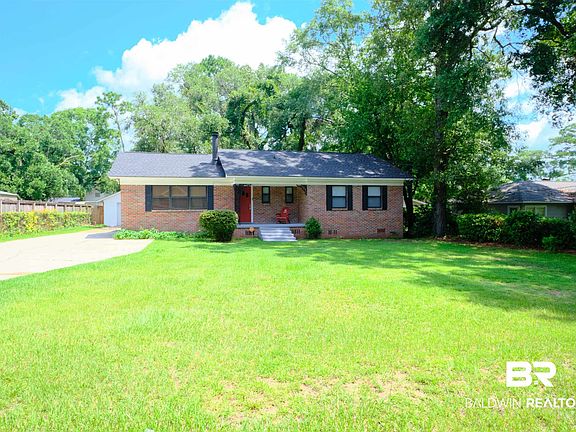 2nd image of 3824 Hawthorne Dr