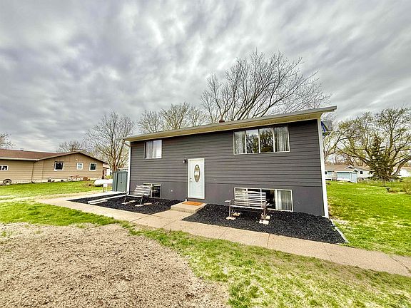 2nd image of 815 Driftwood St
