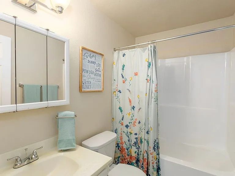 Irving Place Apartments — Photo 20