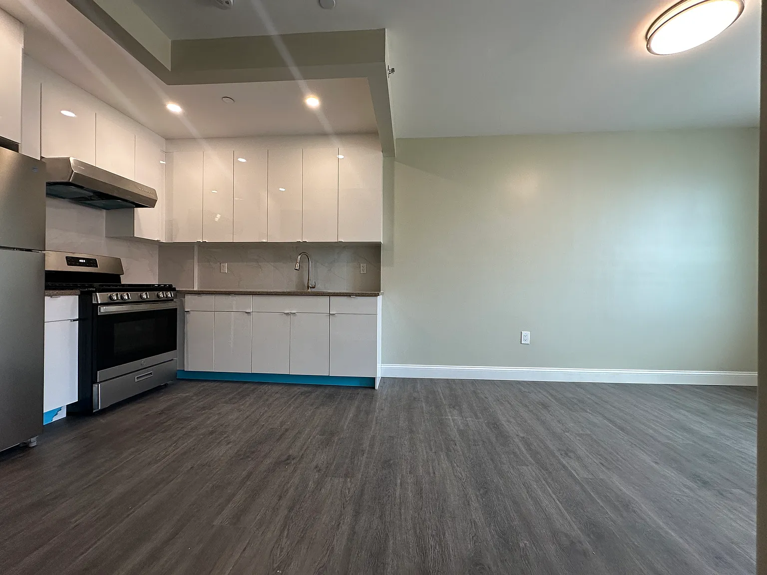 2 bed, 800 sqft, $2,950 — Photo 3
