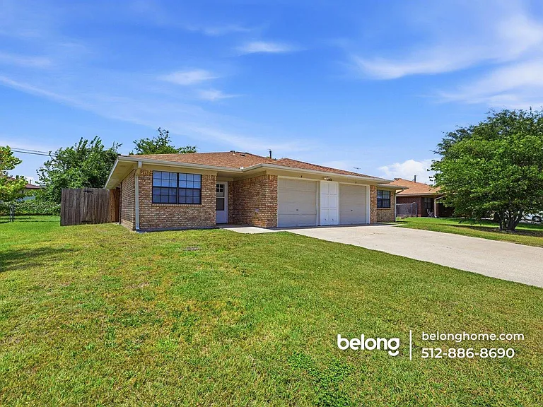 3103 Honeysuckle Cir #B — Photo 3