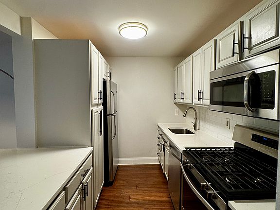 4th image of 130 Bradhurst Ave APT 401