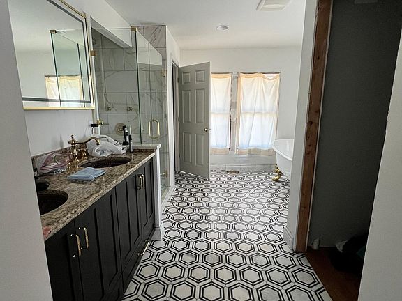 5th image of 815 W 4th St