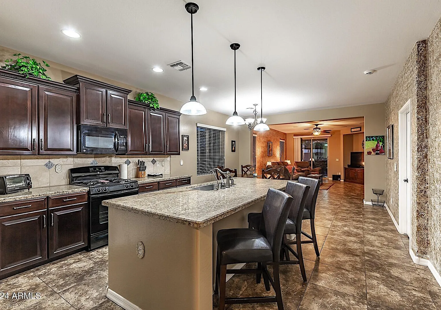 3 bed, 2.5 bath, 1975 sqft, $2,800 — Photo 1