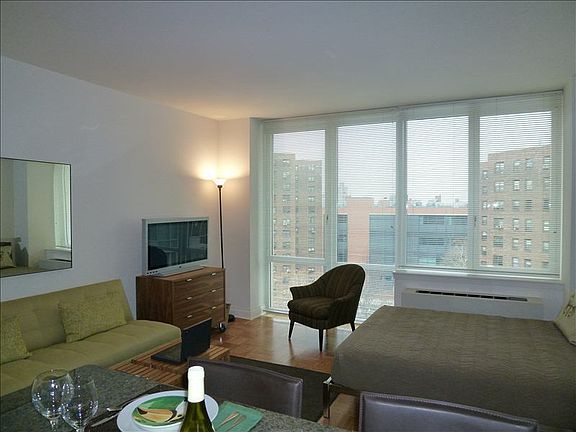 4th image of 1510 Lexington Ave APT 6R