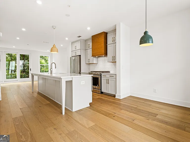230 New St #1304 — Photo 9