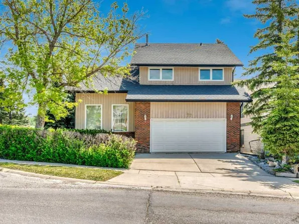 77 W Edgewood Rise NW, Calgary, AB T3A 2T6