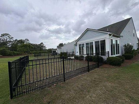 2nd image of 521 Lyrebird Ave