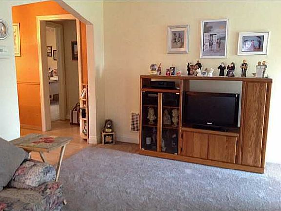 4th image of 3530 Chapin Ave