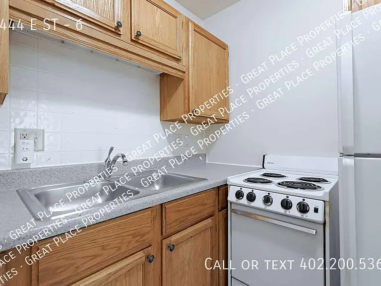 2444 E St #6 — Photo 10