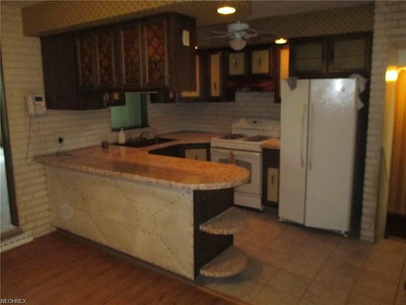 3rd image of 3140 Oran Dr