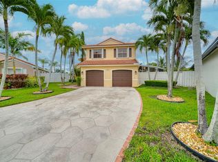 995 NW 165th Ave, Pembroke Pines, FL 33028