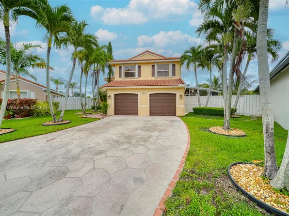 995 NW 165th Ave, Pembroke Pines, FL 33028