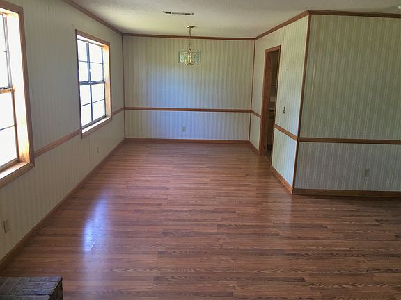 5th image of 2061 Gorrie Ave