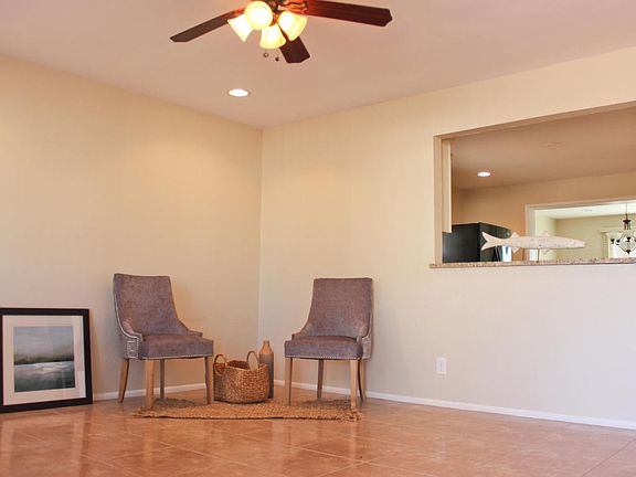 5th image of 1037 E Diana Ave