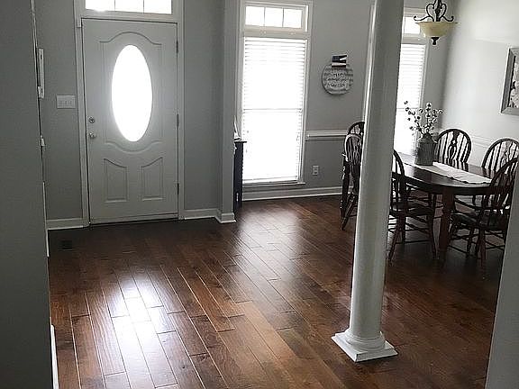 2nd image of 1106 Laurel Oak Ln