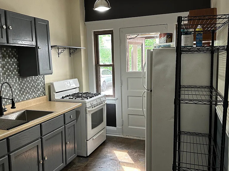 1266 W 112th St #TOWNHOUSE — Photo 3