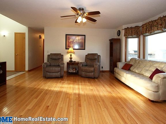 5th image of 2055 Parkview Dr