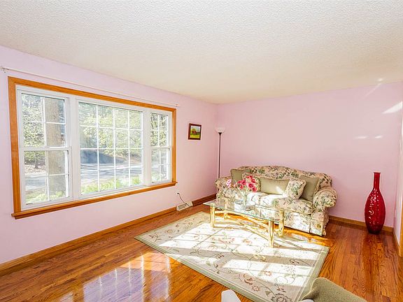 5th image of 116 Hathorn Blvd
