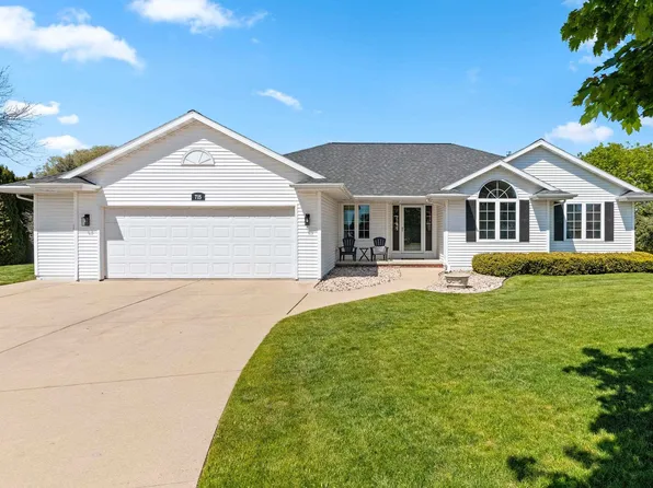 715 Hickory Valley Ct, De Pere, WI 54115