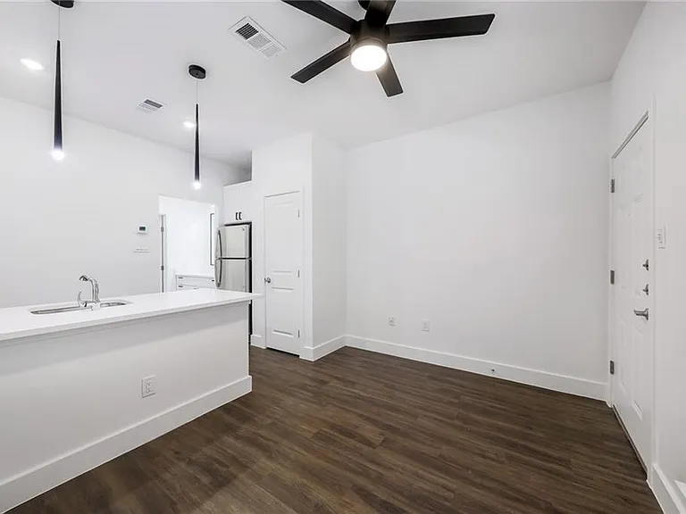908 Poplar St #105 — Photo 5